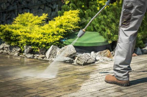 Patio and Driveway Cleaning Near Westcliff-on-Sea Essex Patio and Driveway Cleaning Near Westcliff-on-Sea Essex